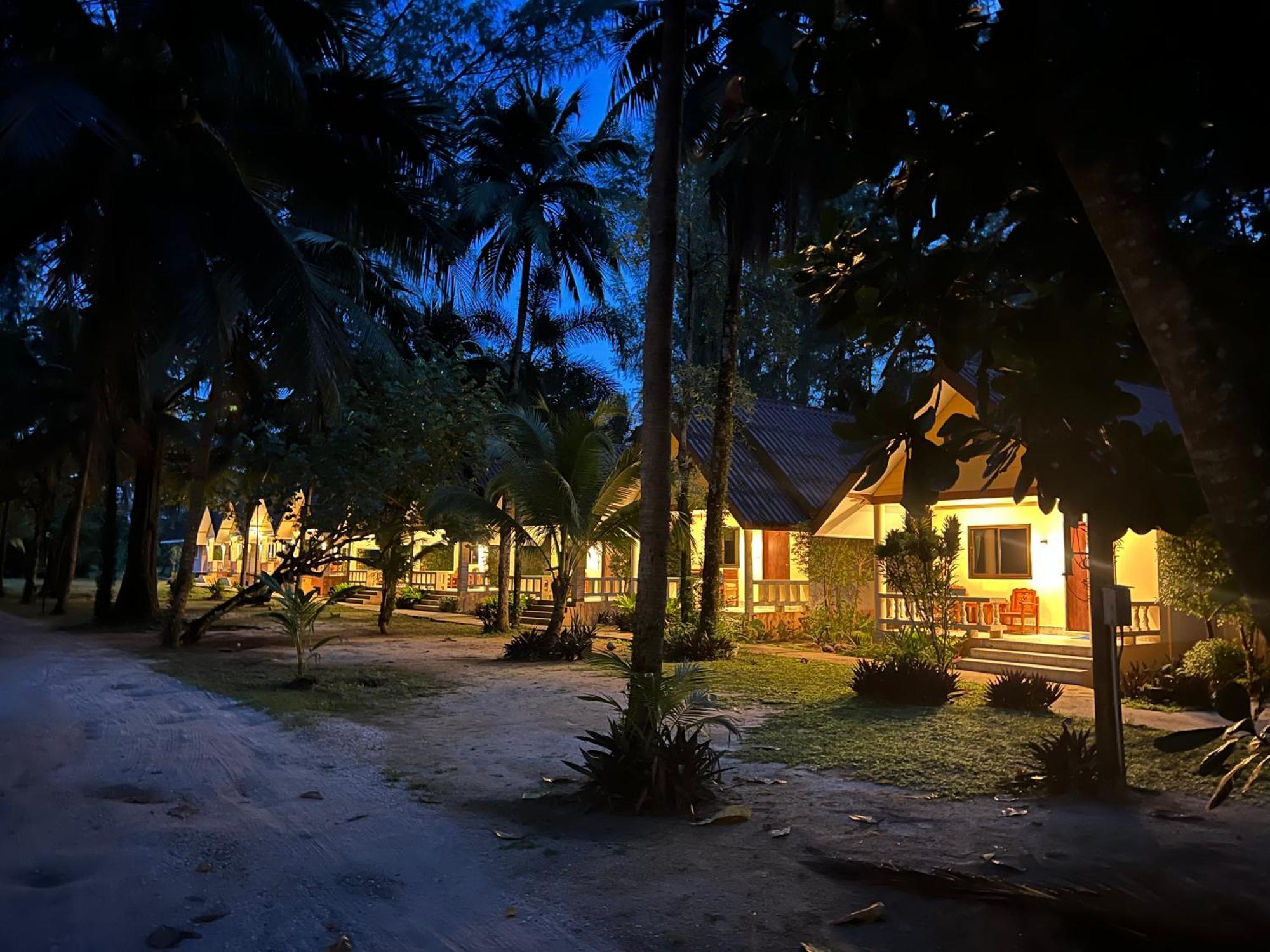 Ao Thong Beach Resort Bang Sak Eksteriør bilde